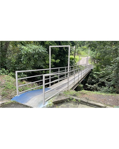 Rehabilitando puente peatonal en Villa Alpina, Gonzalillo Sector 8